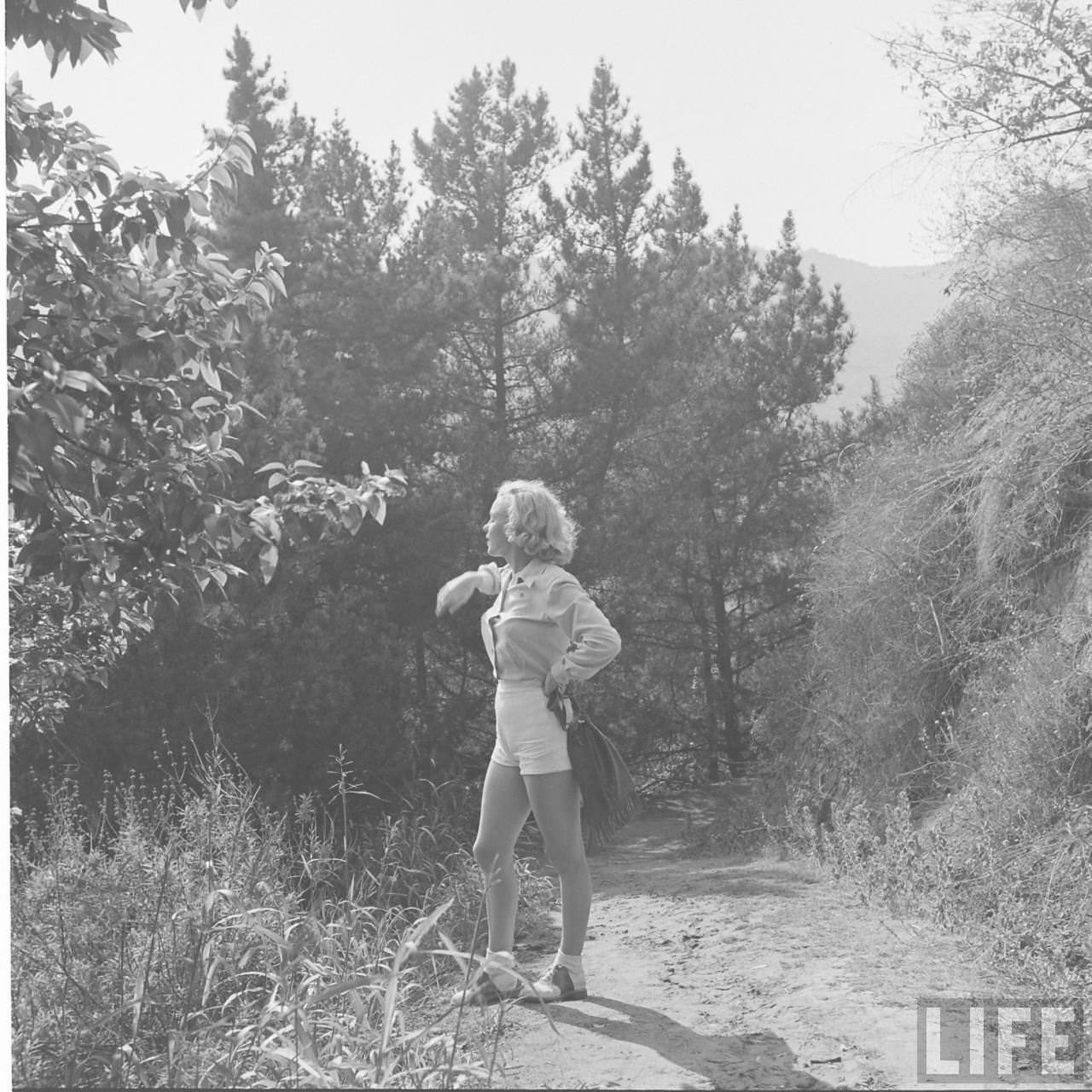 Marilyn Monroe'S Hike In The Woods In 1950: A Photographic Journey You Don'T Want To Miss