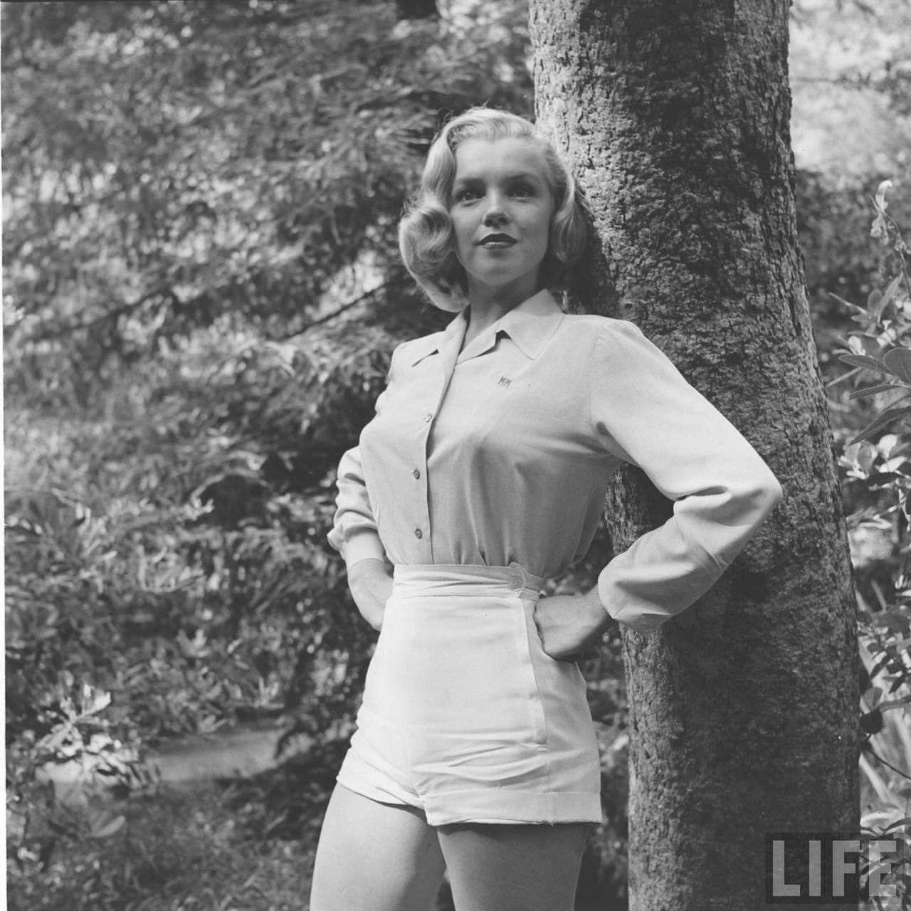 Marilyn Monroe'S Hike In The Woods In 1950: A Photographic Journey You Don'T Want To Miss