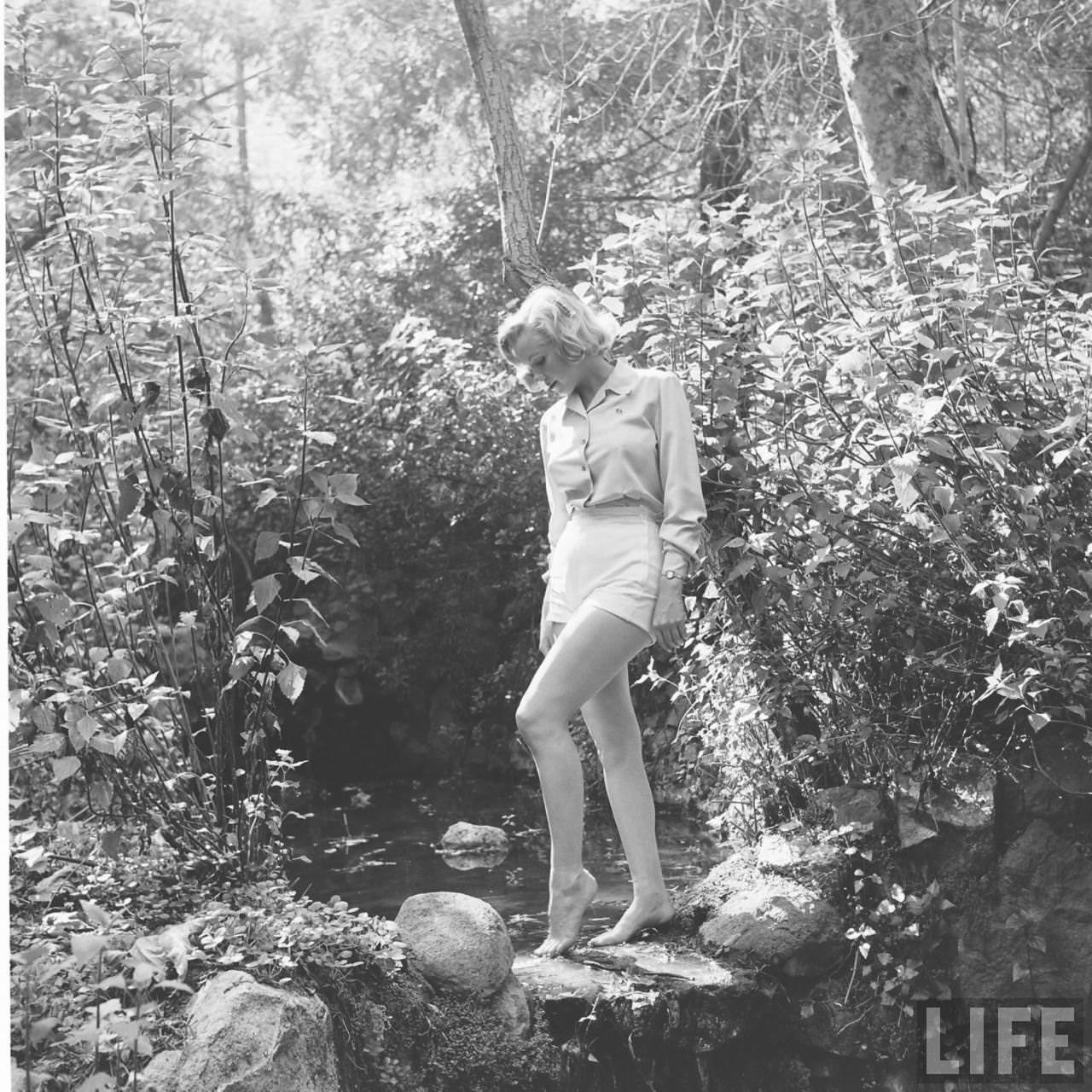Marilyn Monroe'S Hike In The Woods In 1950: A Photographic Journey You Don'T Want To Miss