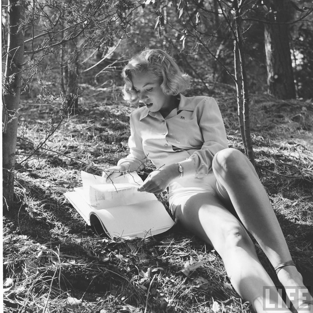 Marilyn Monroe'S Hike In The Woods In 1950: A Photographic Journey You Don'T Want To Miss