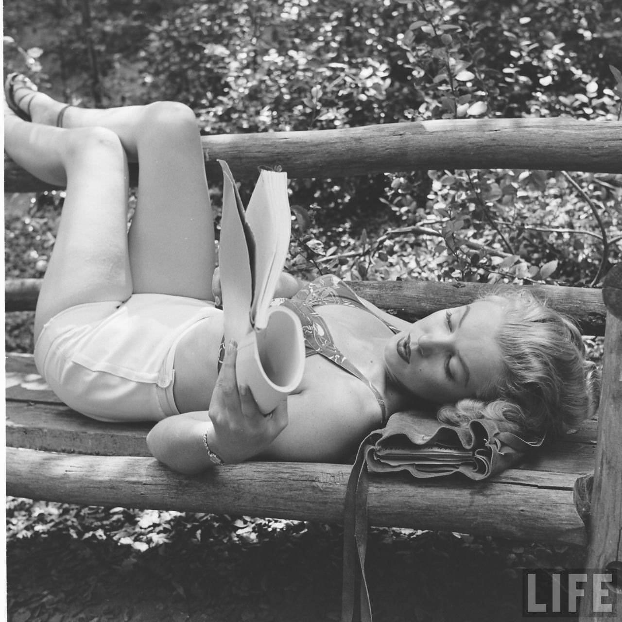 Marilyn Monroe'S Hike In The Woods In 1950: A Photographic Journey You Don'T Want To Miss