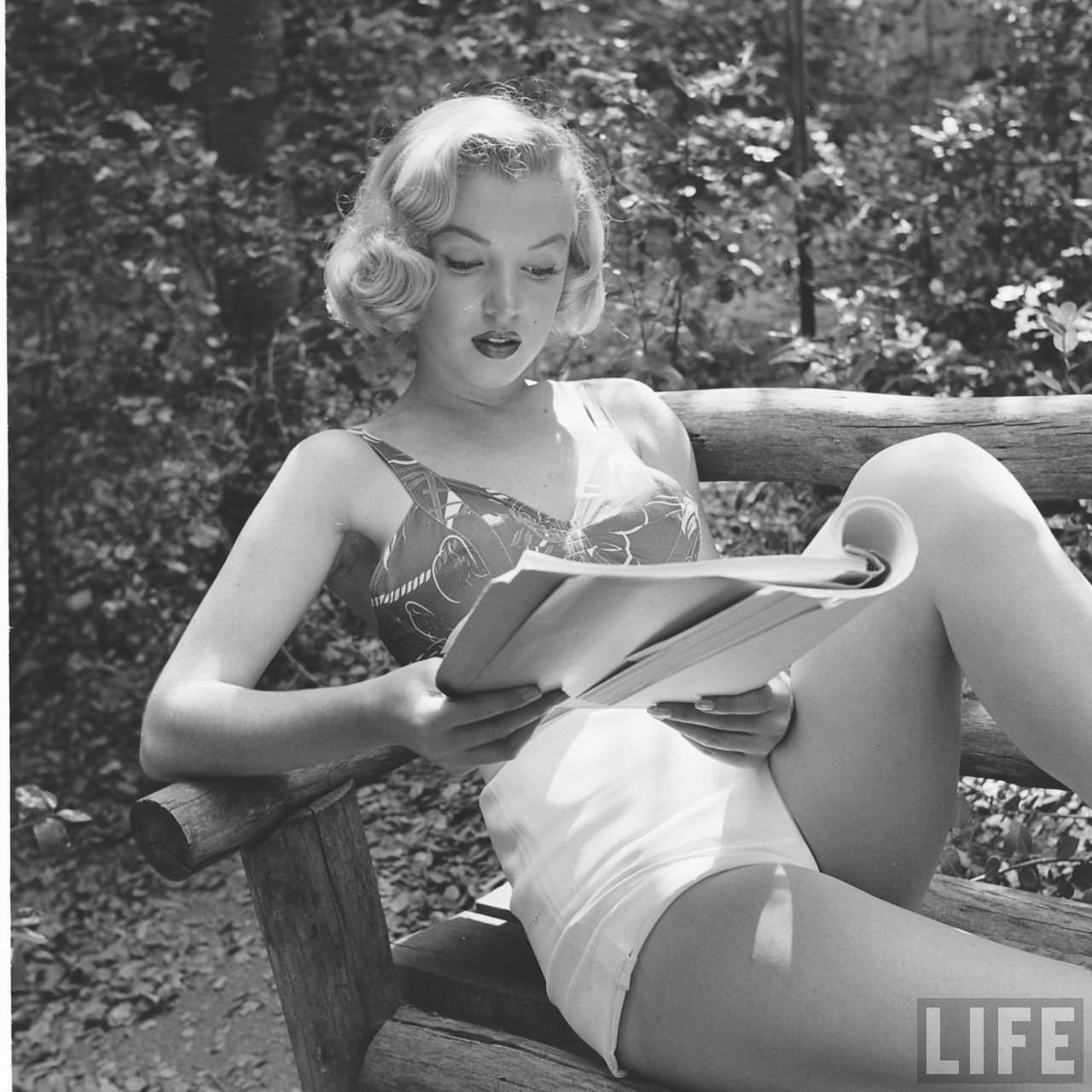 Marilyn Monroe'S Hike In The Woods In 1950: A Photographic Journey You Don'T Want To Miss