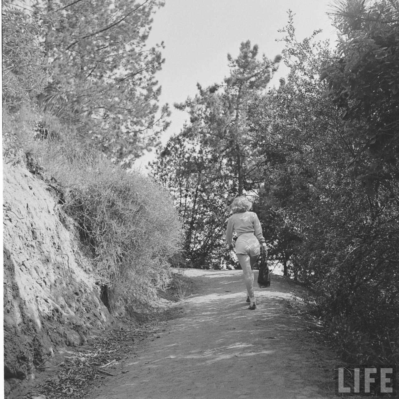 Marilyn Monroe'S Hike In The Woods In 1950: A Photographic Journey You Don'T Want To Miss