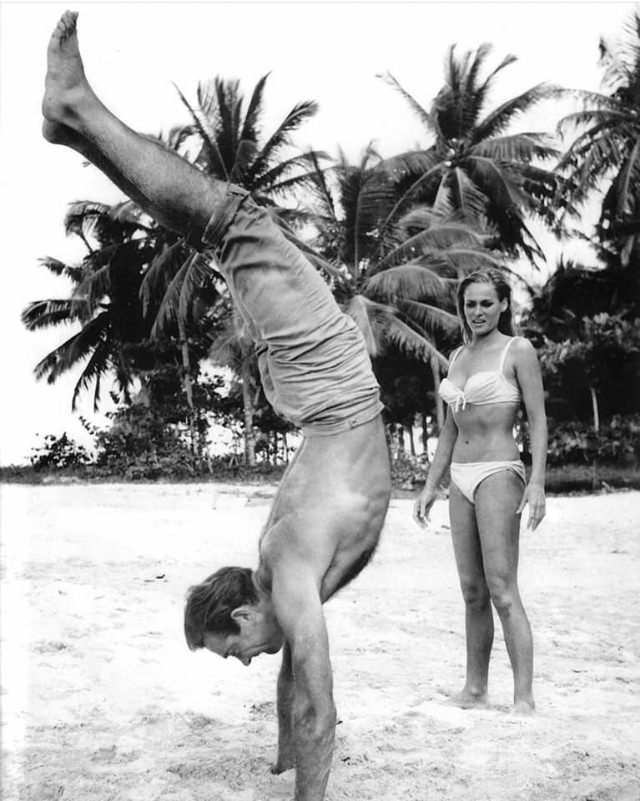 The Bond &Amp; The Beauty: Sean Connery Teaches Ursula Andress A Trick