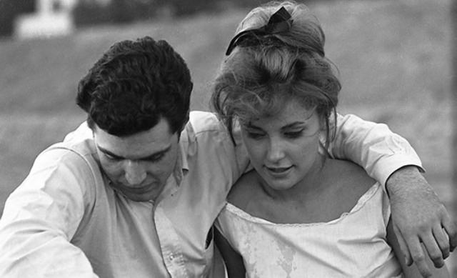 Hollywood'S Golden Duo: Sharon Tate And Richard Beymer On The Beach