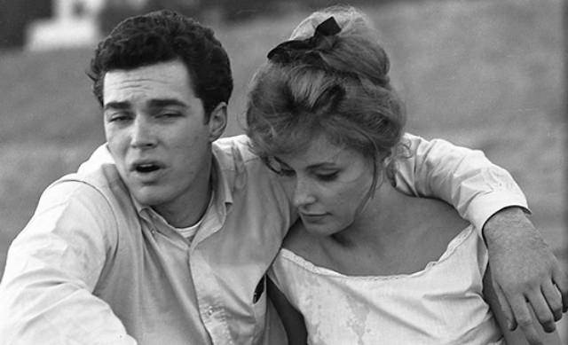 Hollywood'S Golden Duo: Sharon Tate And Richard Beymer On The Beach