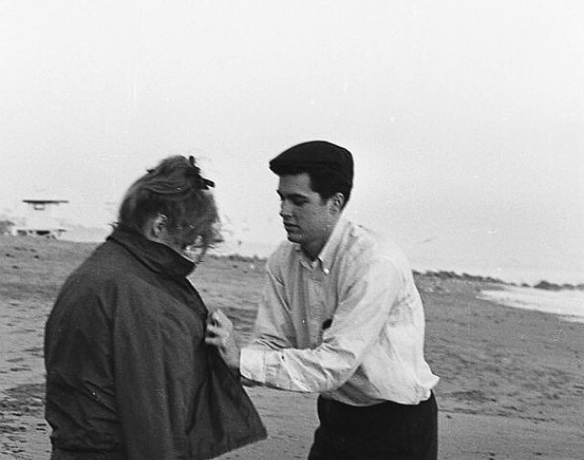 Hollywood'S Golden Duo: Sharon Tate And Richard Beymer On The Beach