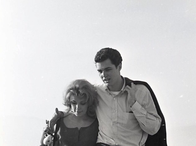Hollywood'S Golden Duo: Sharon Tate And Richard Beymer On The Beach