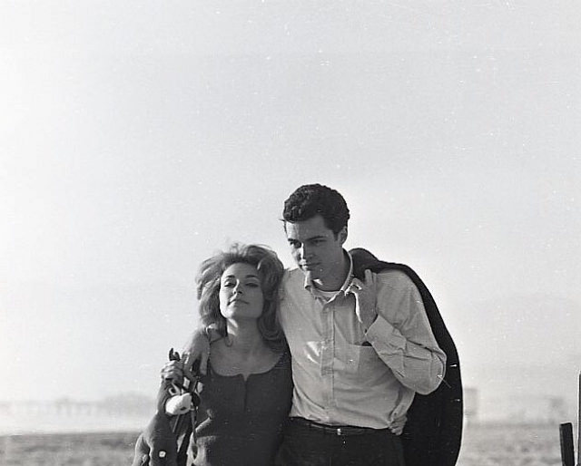 Hollywood'S Golden Duo: Sharon Tate And Richard Beymer On The Beach