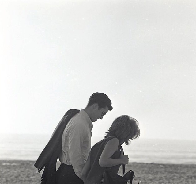 Hollywood'S Golden Duo: Sharon Tate And Richard Beymer On The Beach