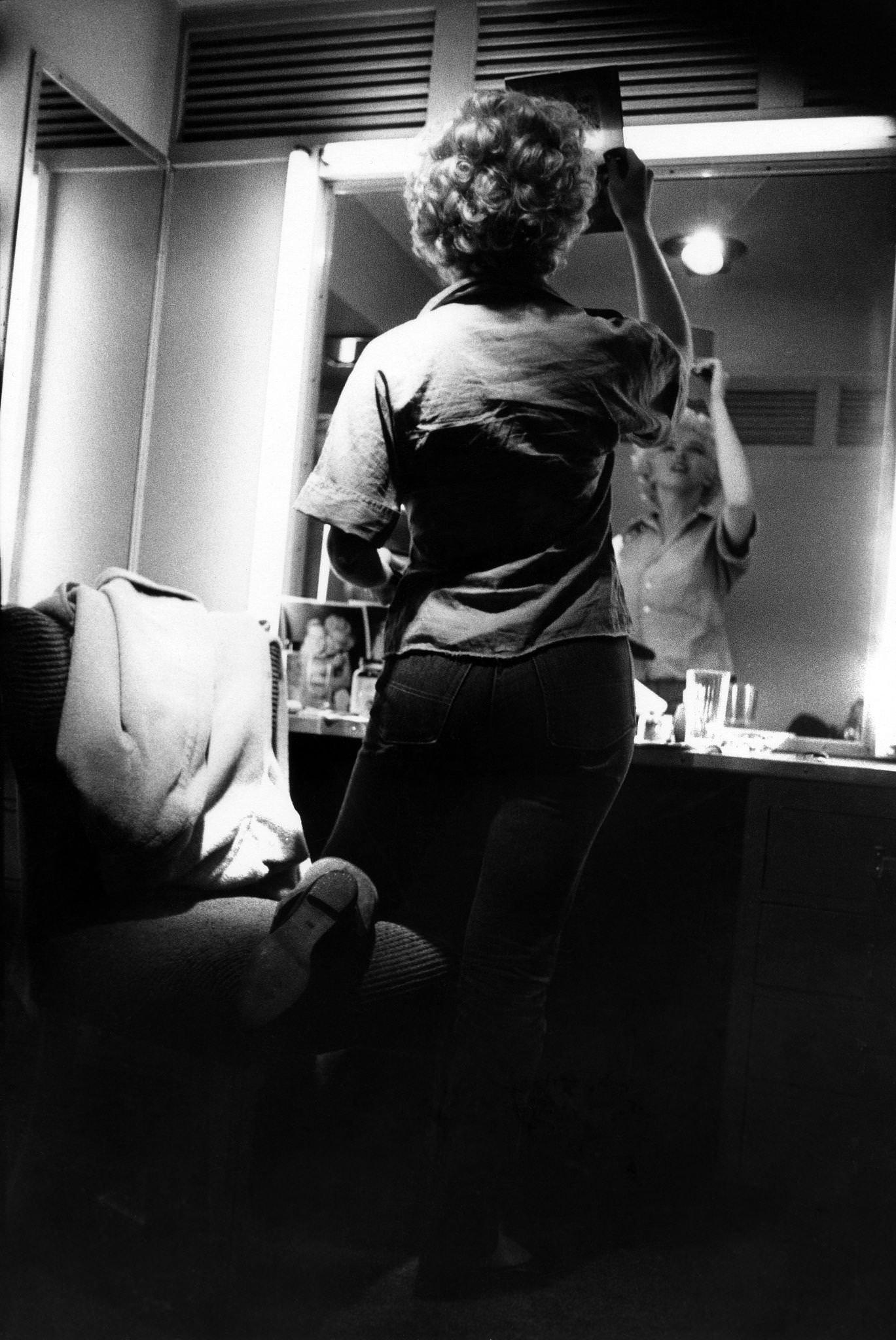 Marilyn Monroe Wearing Blue Jeans Backstage At The 20Th Century Fox Studio In 1954 During The Filming Of &Amp;Quot;The Seven Year Itch&Amp;Quot; In Los Angeles