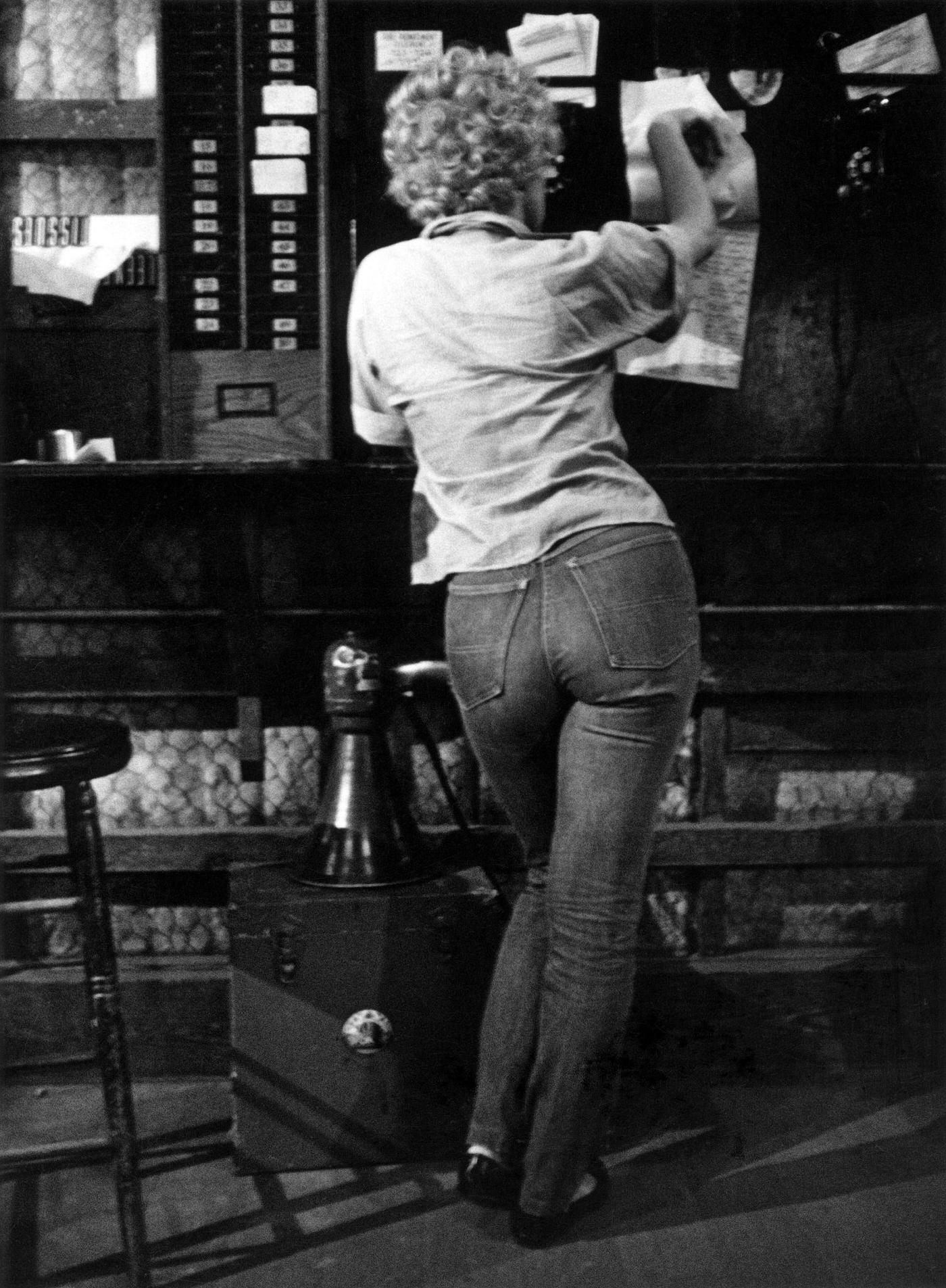 Marilyn Monroe Wearing Blue Jeans Backstage At The 20Th Century Fox Studio In 1954 During The Filming Of &Amp;Quot;The Seven Year Itch&Amp;Quot;
