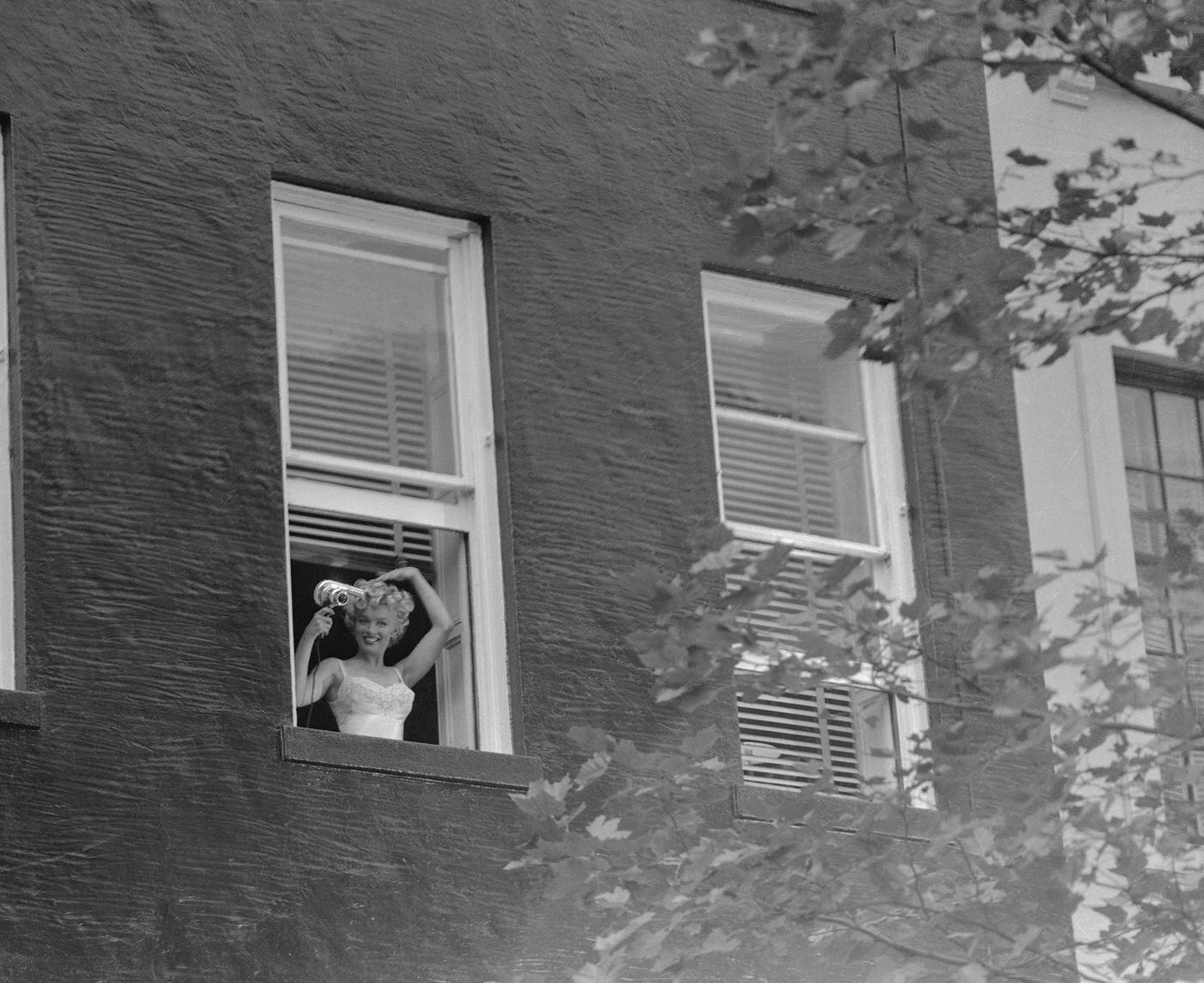 Marilyn Monroe During The Filming Of Seven Year Itch On Location On 61St In Manhattan, New York City