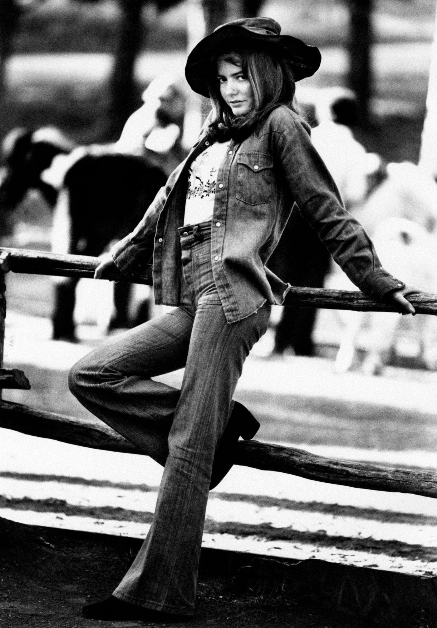 Italian Singer Nada Malanima In Bell Bottoms Jeans And A Hat, Rome, 1970S