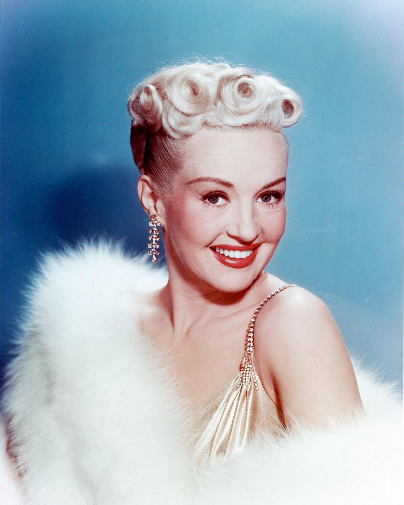 From Broadway to Hollywood: The Glamorous Life of Betty Grable in Picture