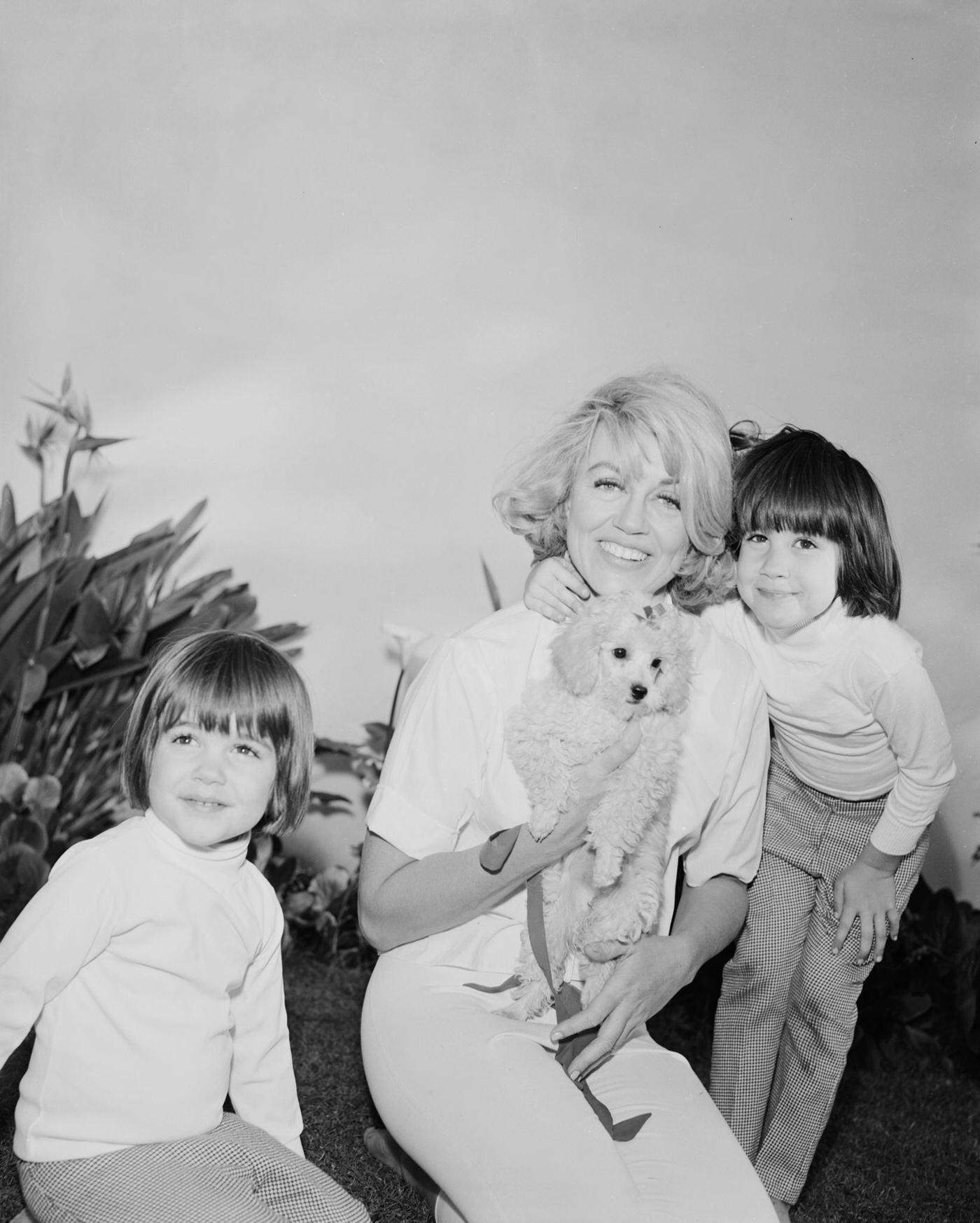 Dorothy Malone And Her Daughters Behind The Scenes Of 'Peyton Place' - 1965