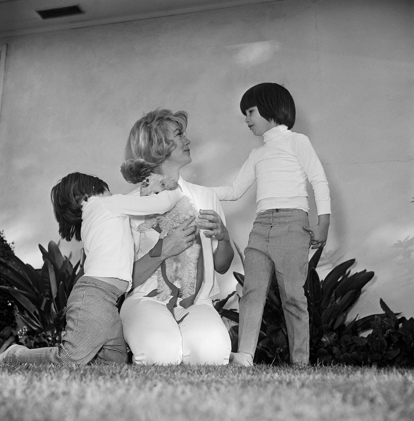 Dorothy Malone And Her Daughters Behind The Scenes Of 'Peyton Place' - 1965