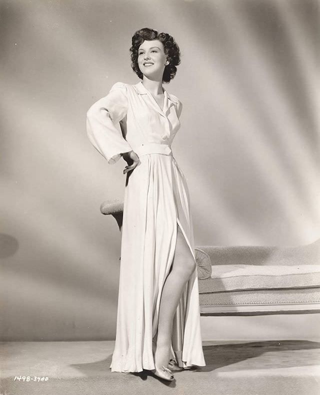 Ann Savage: Life Story And Photos Of The Femme Fatale Of Film Noir And A Trailblazer In Hollywood