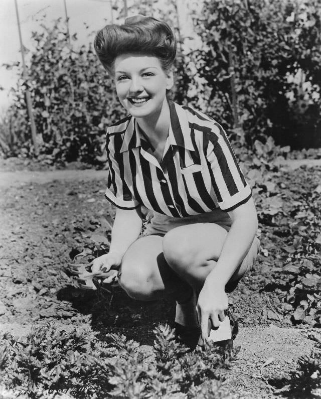 Ann Savage: Life Story And Photos Of The Femme Fatale Of Film Noir And A Trailblazer In Hollywood