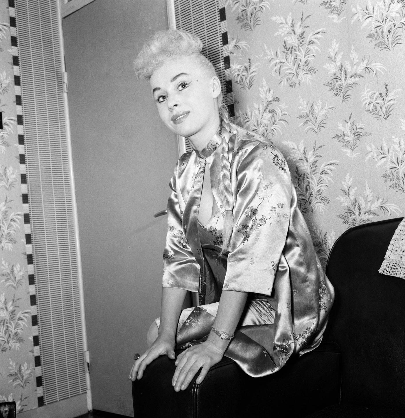 Barbara Windsor Welcoming In The New Year On The Jack Jackson Show, 1958.