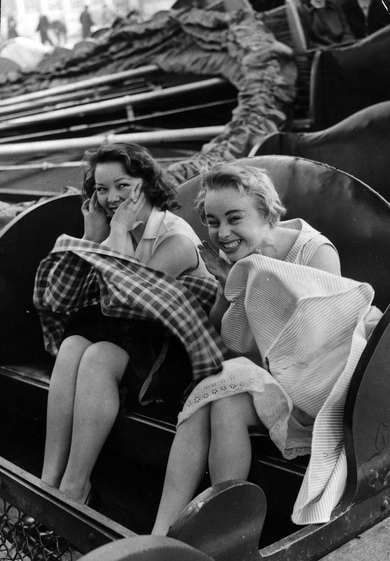 Barbara Windsor And Patricia Start At Battersea Festival Gardens, 1955.