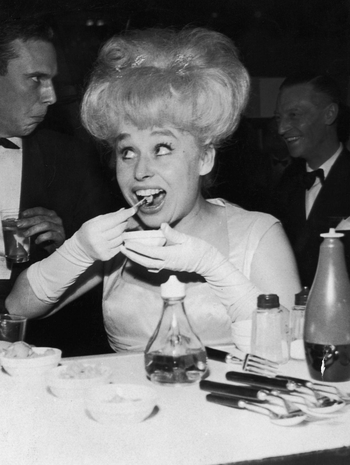 Barbara Windsor Enjoying Seafood At The Premiere Of 'Sparrows Can'T Sing', 1963.