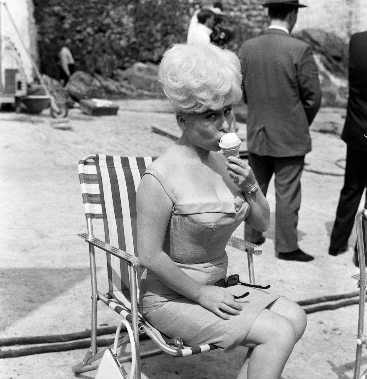 Barbara Windsor Poses For A Portrait In The Uk, 1970.