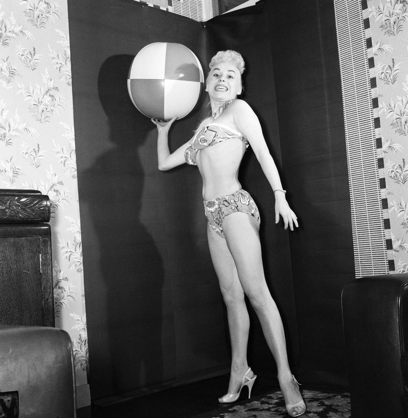 Barbara Windsor Celebrating The New Year On The Jack Jackson Show On Itv, 1958.