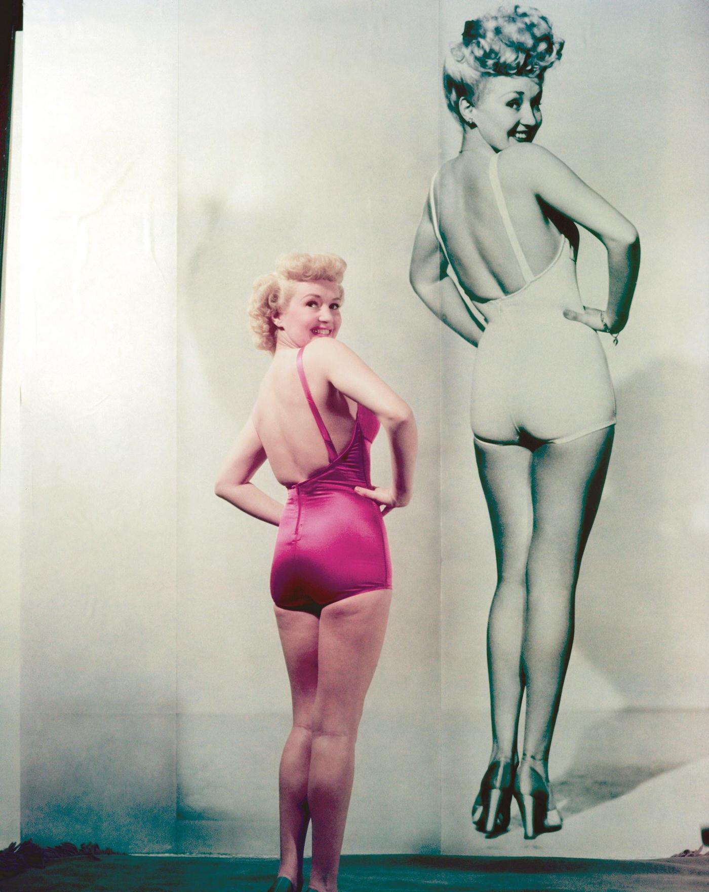 Pinup Culture: History, Style, And Influence - vlw9j77
