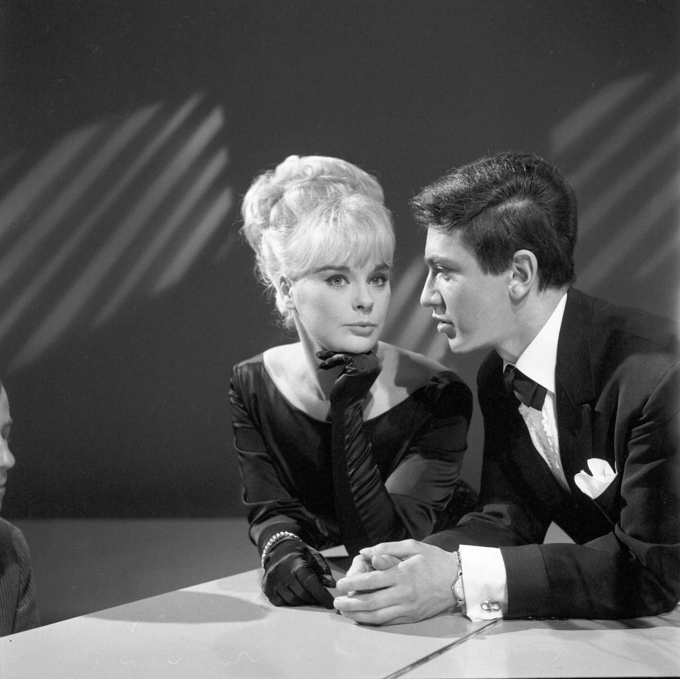 Elke Sommer As A Guest Star On The German Music Program &Amp;Quot;Musik Aus Studio B&Amp;Quot; In 1963, With Rex Gildo.