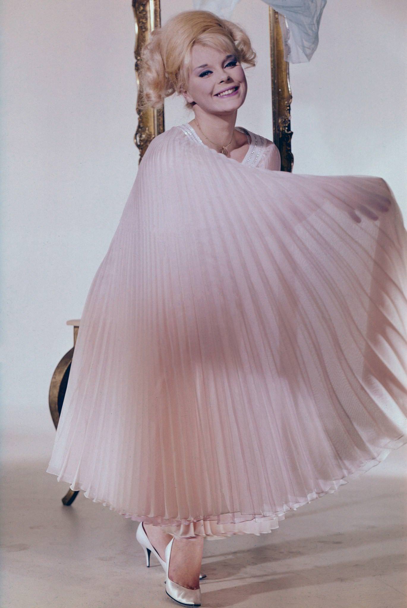 The German Bombshell: Life Story and Glamorous Photos of Elke Sommer