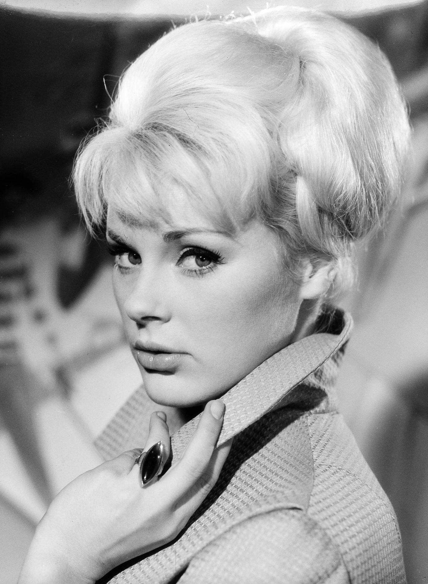 The German Bombshell: Life Story and Glamorous Photos of Elke Sommer