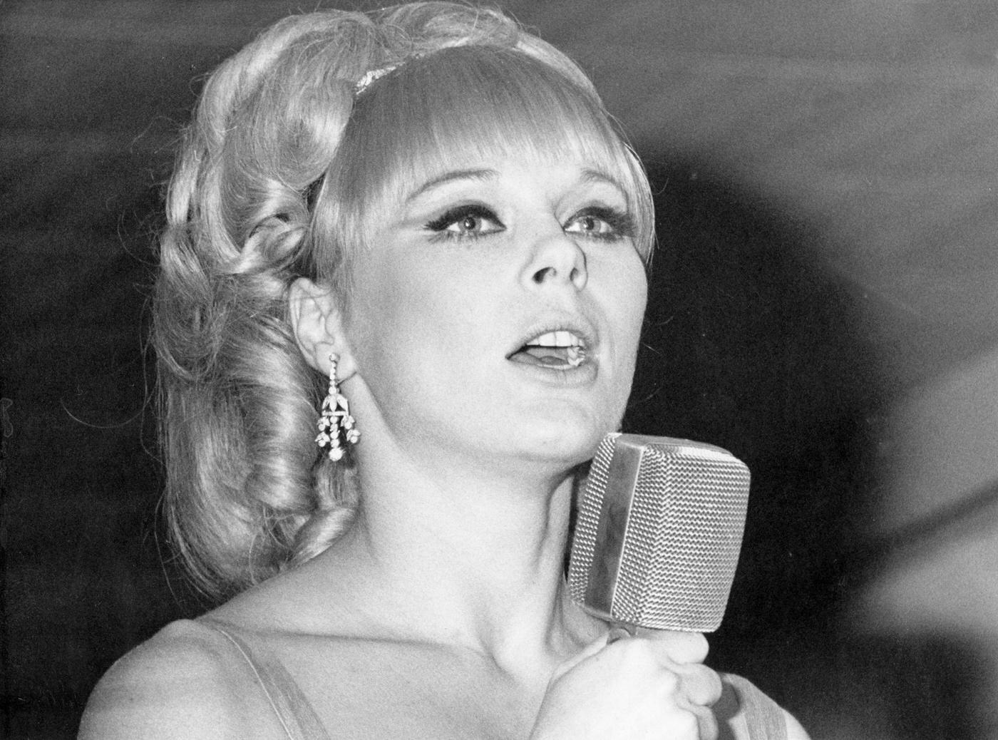 The German Bombshell: Life Story and Glamorous Photos of Elke Sommer