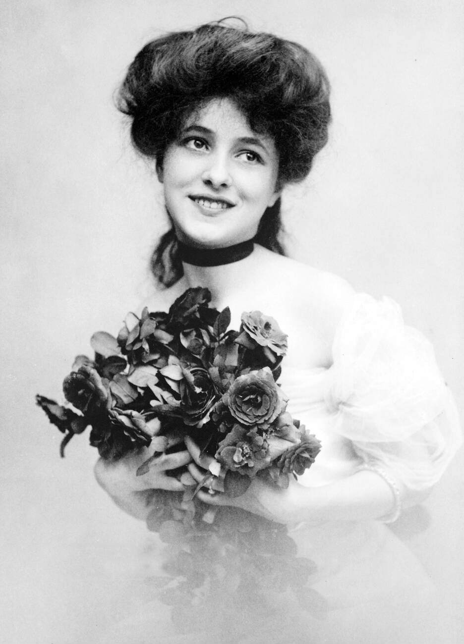 Evelyn Nesbit Appearing In Mass Circulation Newspapers And Magazines In The Early Part Of The 20Th Century.