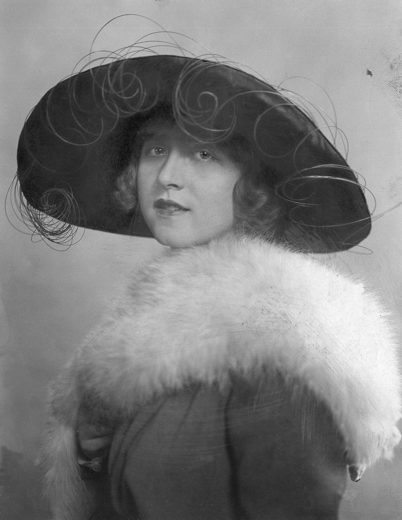 Evelyn Nesbit, Actress, Posing With A Hat And White Fox Fur Stole