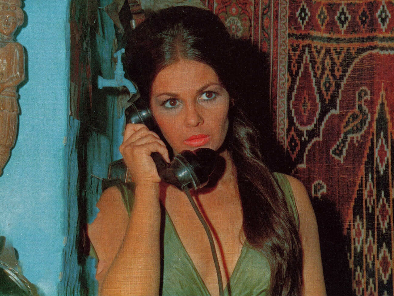 Gila Almagor Starring In The Film Einer Spielt Falsch 1966