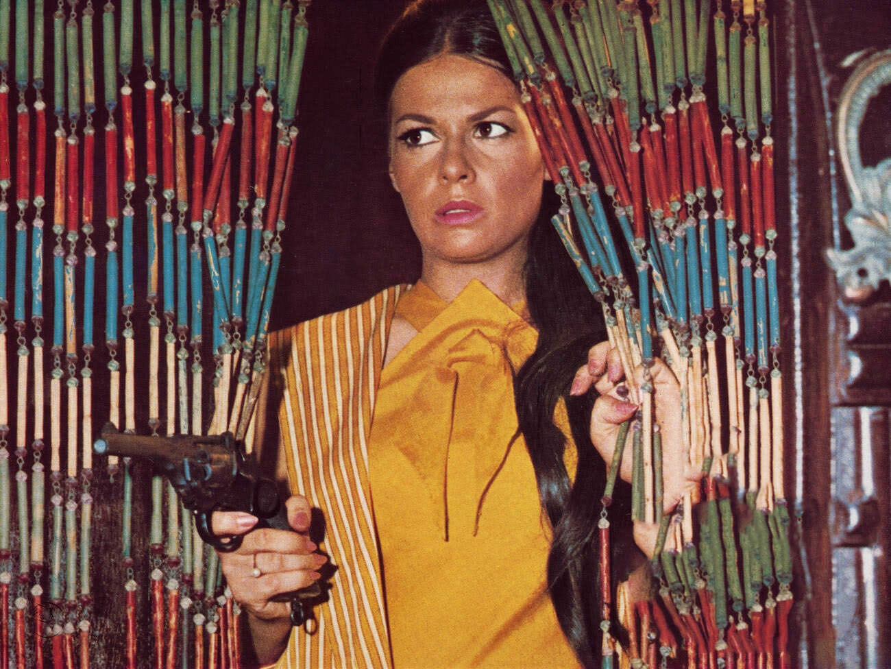 Gila Almagor Starring In The Film Einer Spielt Falsch 1966