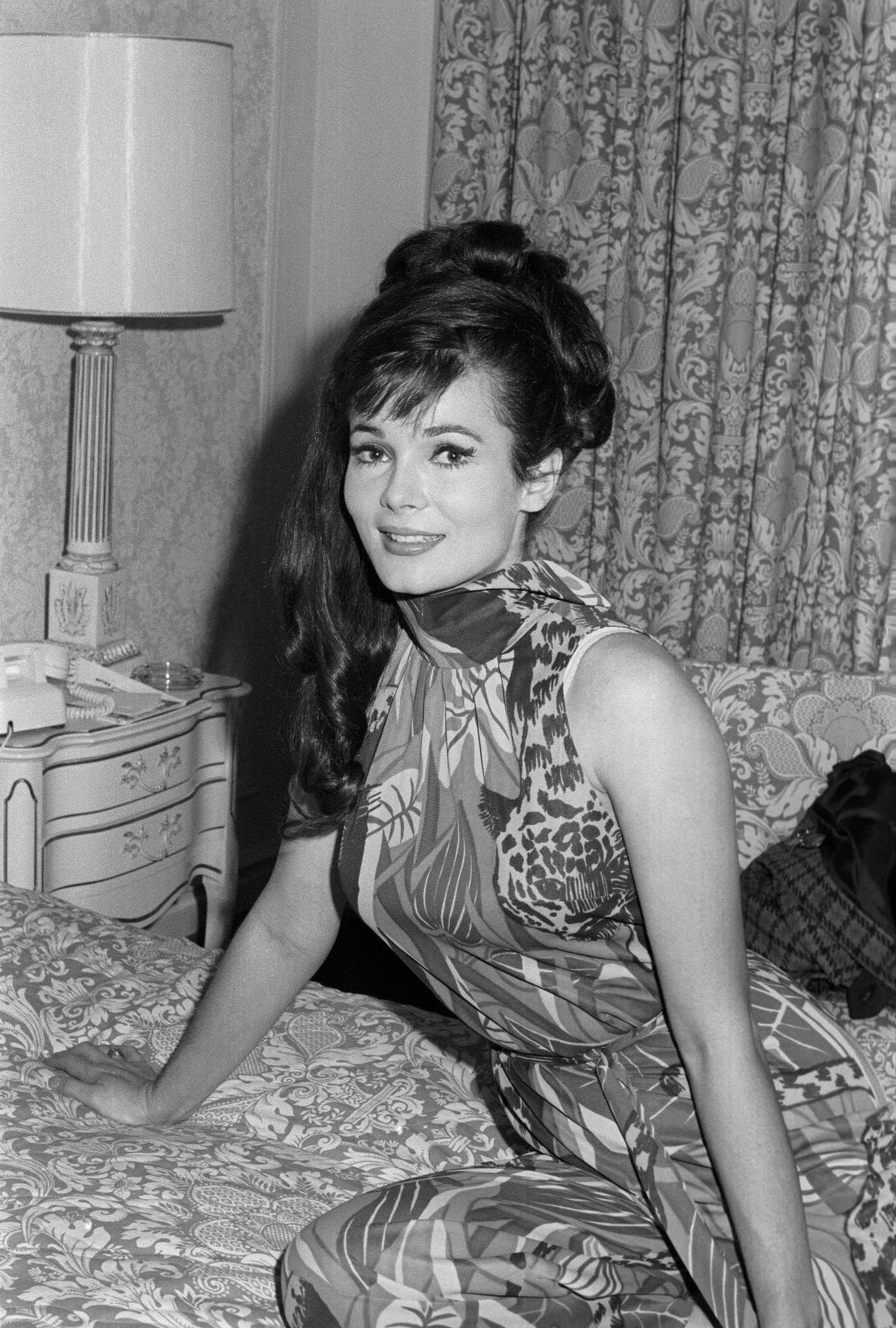 Gila Golan Posing In A New York Hotel Room 1970.