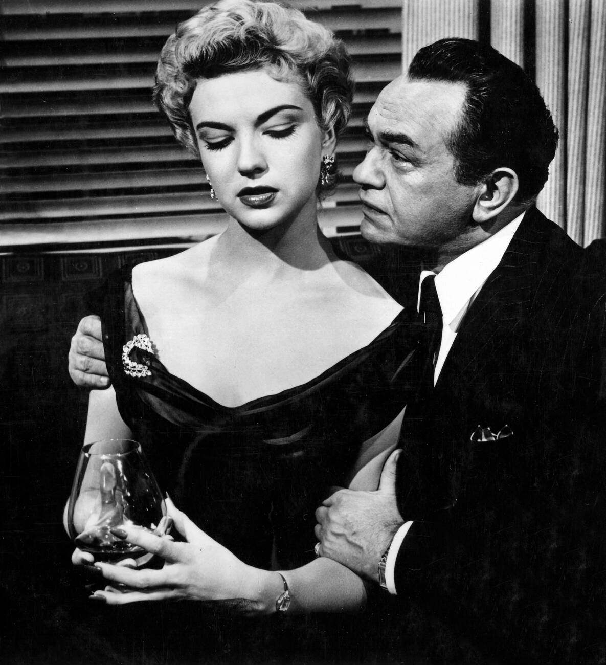 The Glass Web&Amp;Quot; Is A 1953 Film Starring Kathleen Hughes And Edward G. Robinson, Originally Filmed In 3D.