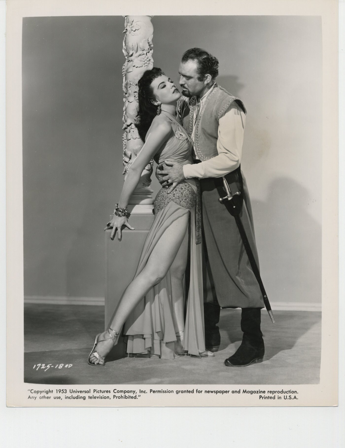 Kathleen Hughes And Gene Evans Appear In &Amp;Quot;The Golden Blade&Amp;Quot;, A 1953 Adventure Film.