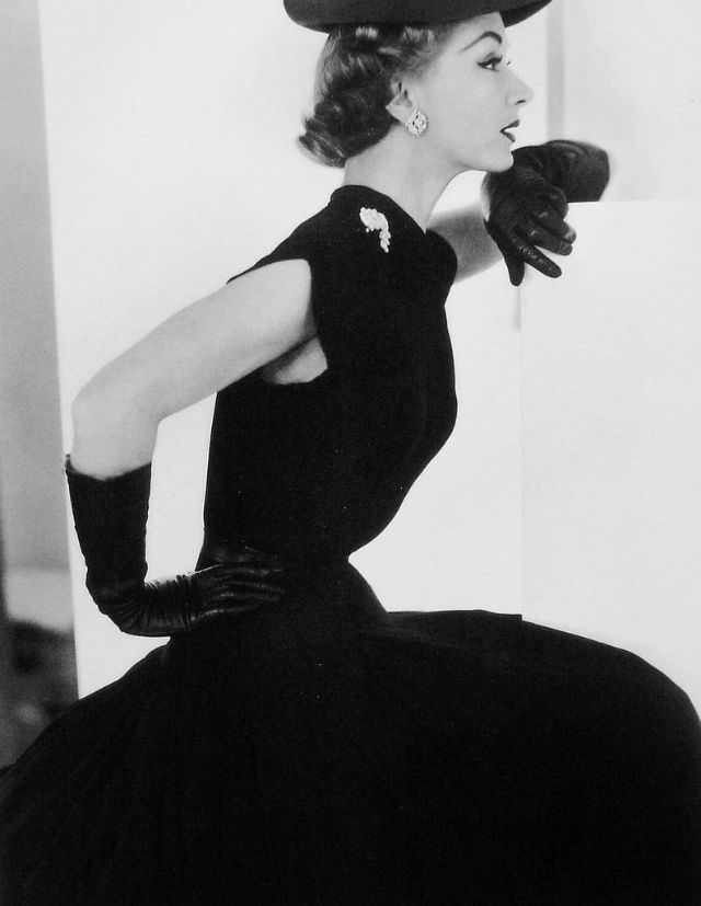 Lisa Fonssagrives: The Story And Photos Of Enigmatic Supermodel Who Paved The Way