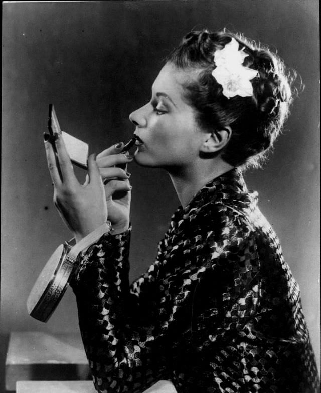 Lisa Fonssagrives: The Story And Photos Of Enigmatic Supermodel Who Paved The Way