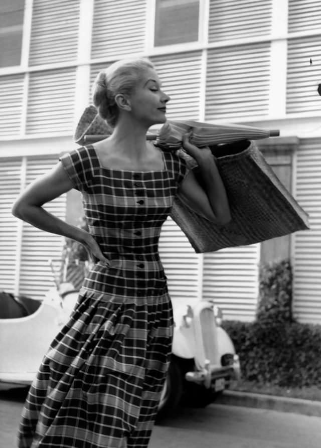 Lisa Fonssagrives: The Story And Photos Of Enigmatic Supermodel Who Paved The Way