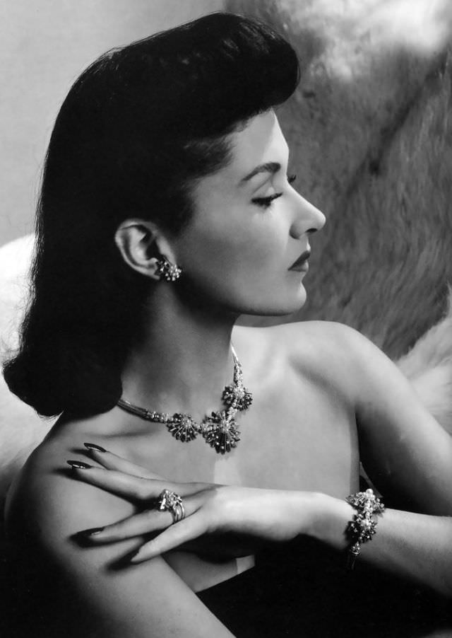 Lisa Fonssagrives: The Story And Photos Of Enigmatic Supermodel Who Paved The Way