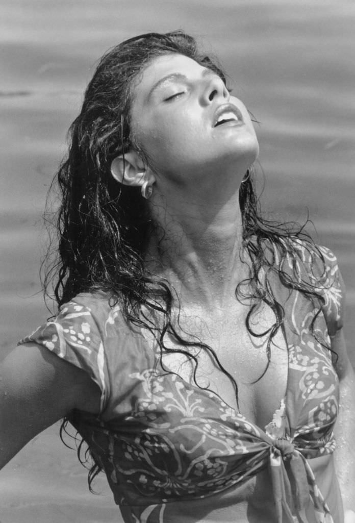 Marisa Tomei: The Queen Of Sensuality In Bikini And Sexy Poses