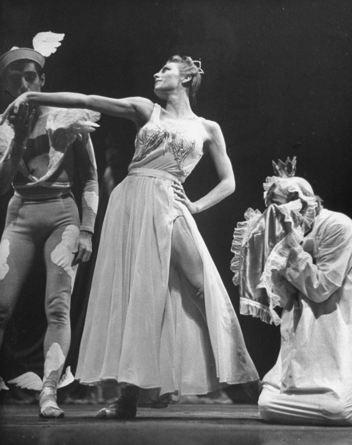 Vera Zorina Performing At The Metropolitan Ballet In The Helen Of Troy, 1944.