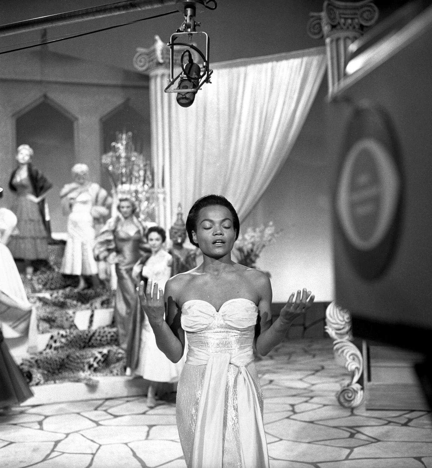 The Timeless Beauty of Young Eartha Kitt: A Journey Through Fabulous Photos