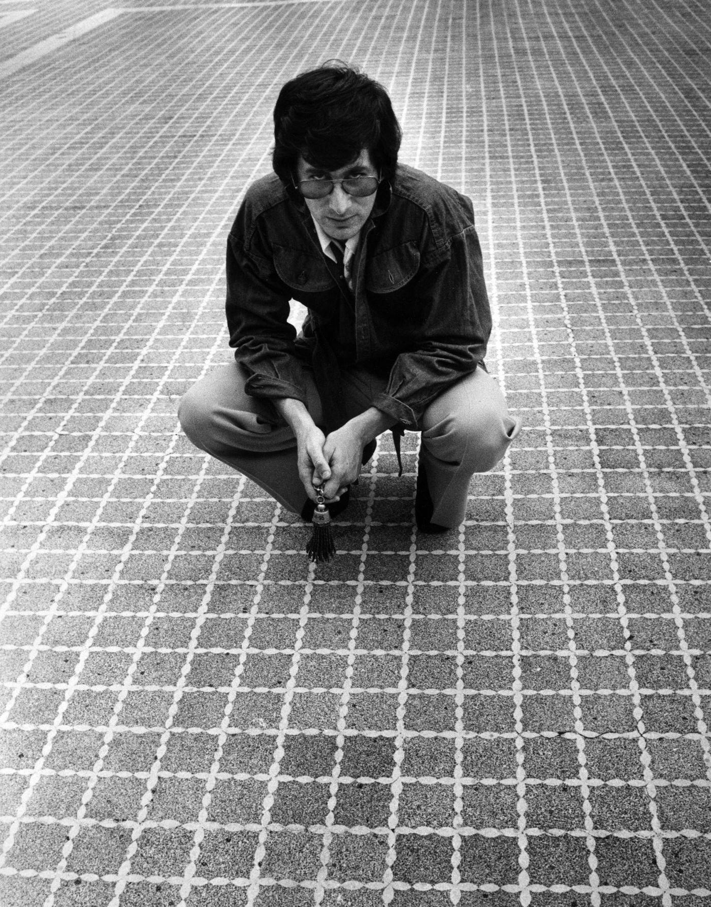 Steven Spielberg, Crouching, 1975.