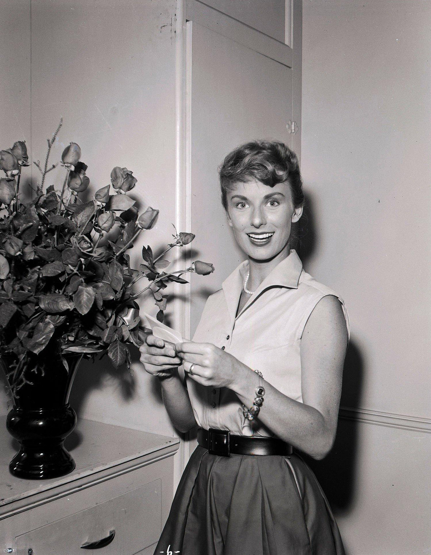 Cloris Leachman In &Amp;Quot;The Brownstone Incident&Amp;Quot; Episode Of &Amp;Quot;The Frank Sinatra Show,&Amp;Quot; 1958.