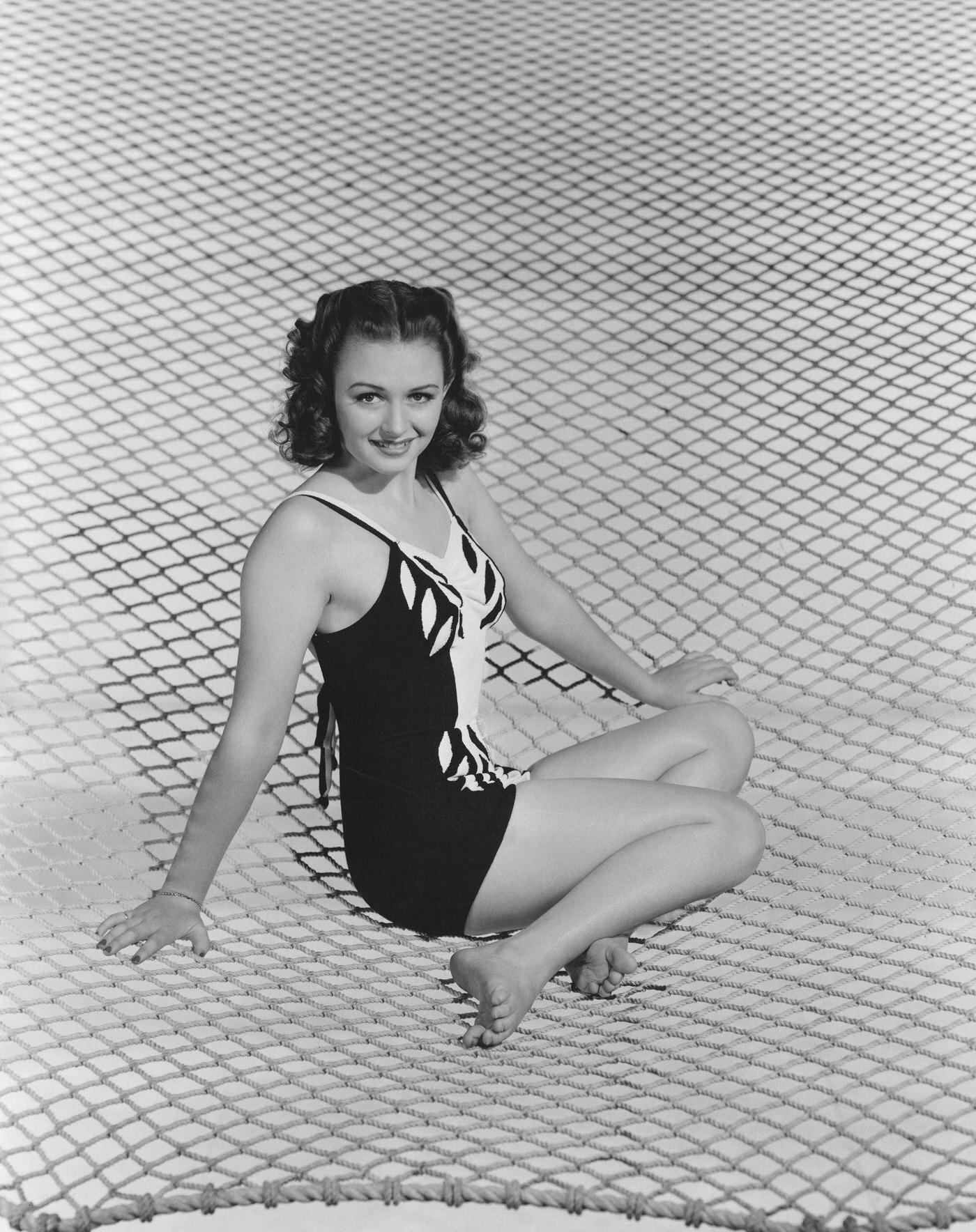 The Sultry Charm of Donna Reed: A Look at Her Sensual and Hottest Photos